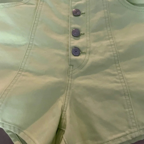 Levi’s High Waisted Mom Shorts Daiquiri Green New Without Tags Size 30 - Picture 6 of 11
